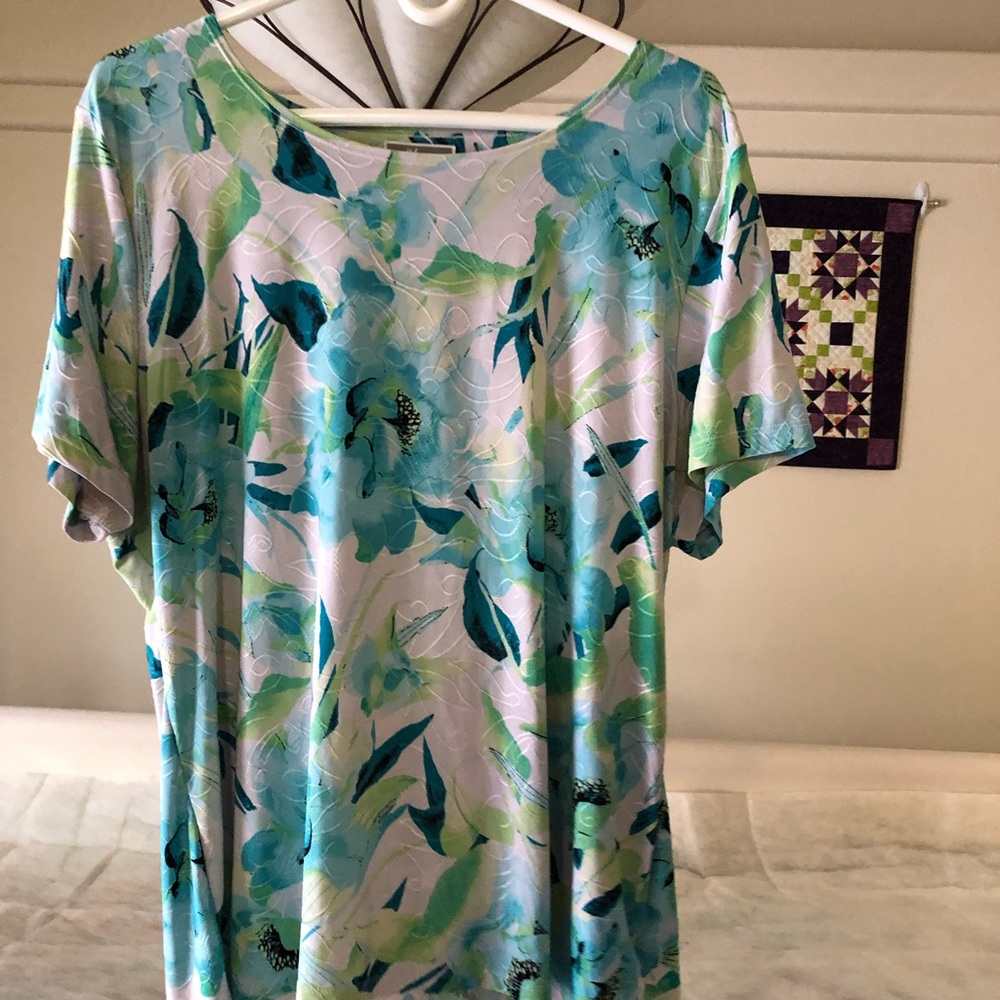 Women’s dress shirt